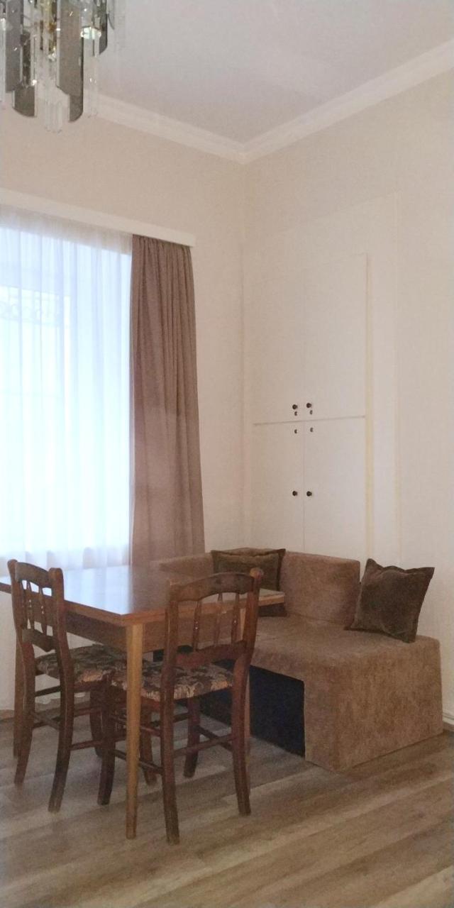 Gulo'S Home Tbilisi Buitenkant foto